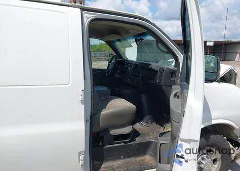 2014 Chevrolet Express 2500 Work Van z USA, uszkodzony, nr VIN 1GCWGFCAXE1148090